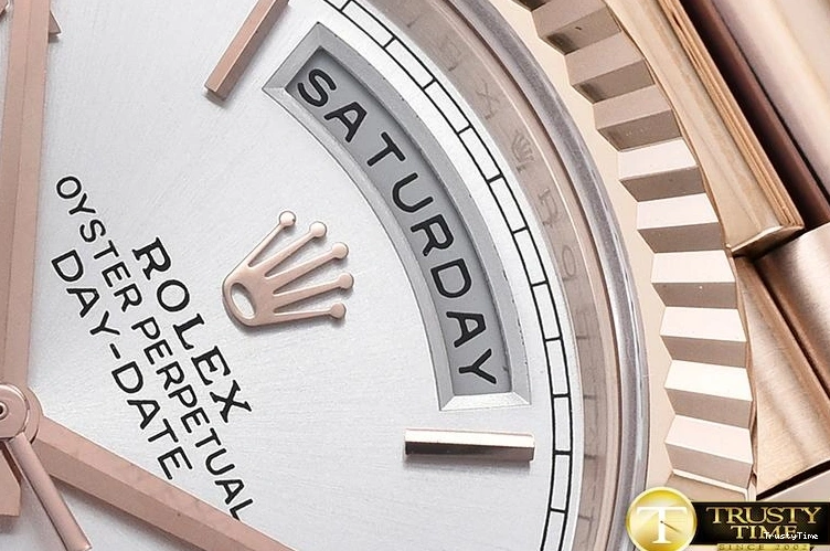 0306 RDD0208A – DayDate 40mm FlexibleFit 680